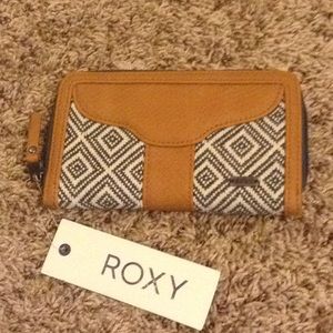 Roxy hand wallet clutch